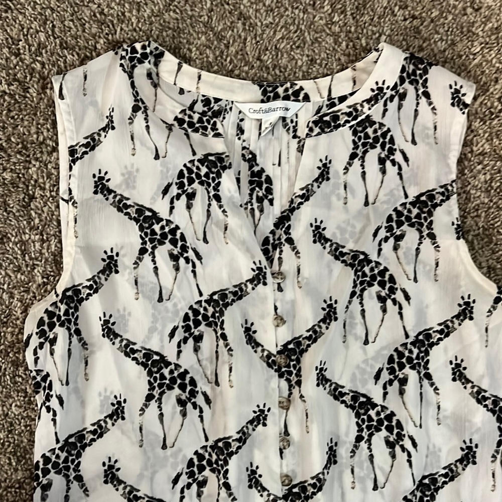 Sleeveless giraffe blouse